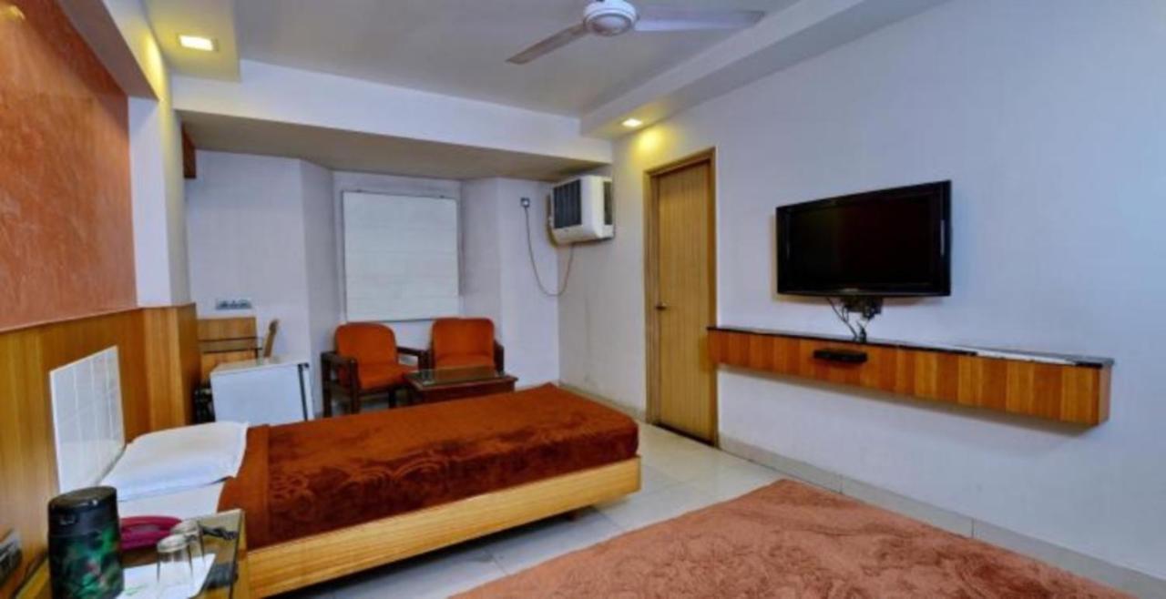 Hotel Shelter Gwalior Exterior photo
